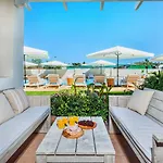 Hesperides Hotel *