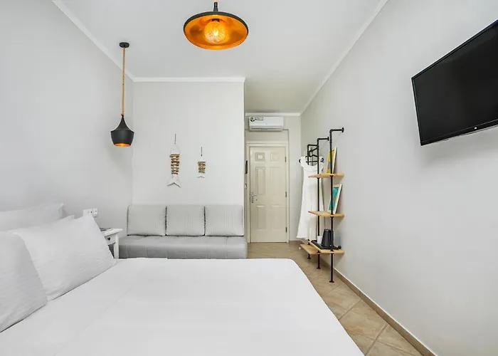 Hesperides Hotel *