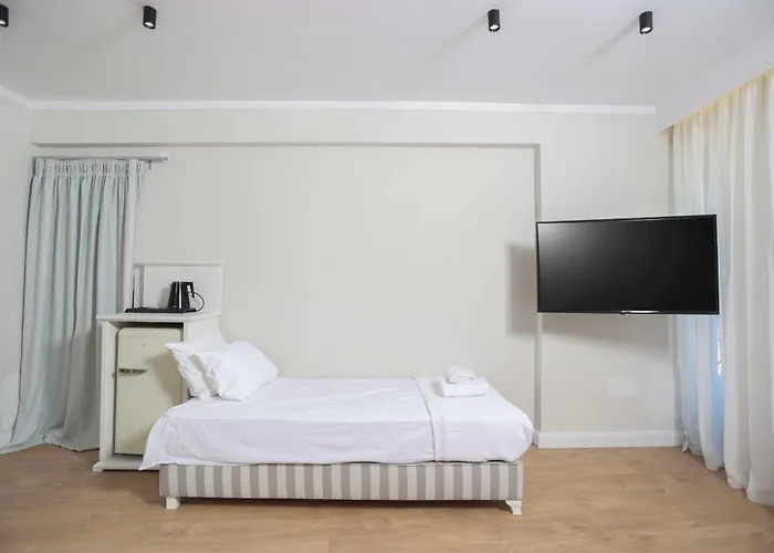 Hesperides Hotel *