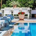 Hesperides Hotel *