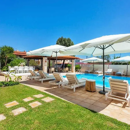 Hesperides Hotel *