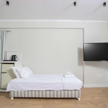 Hesperides Hotel *